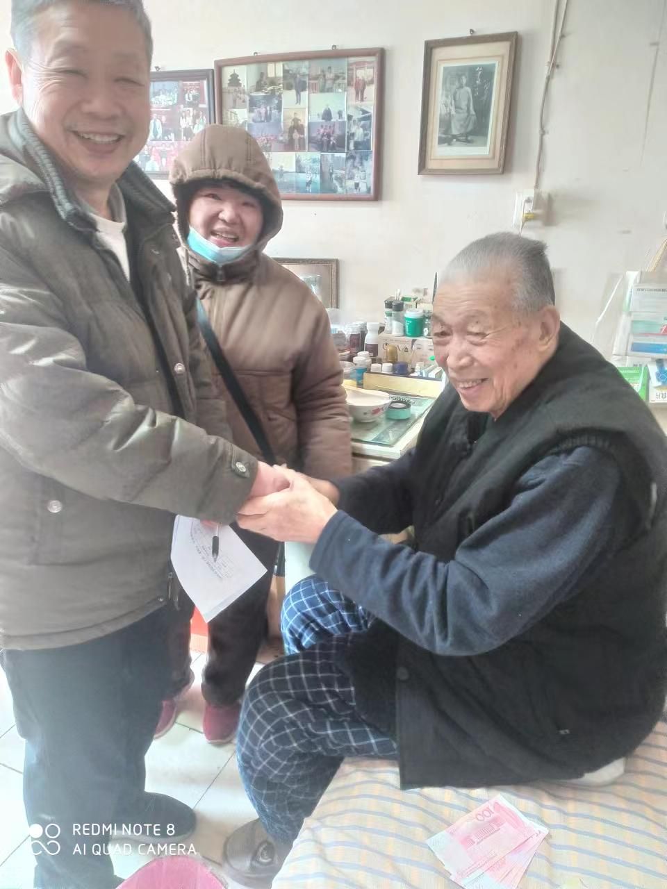 说明: C:\Users\dell\Desktop\2026春节慰问\离退休党总支8各支部37人\照片、报道\01.jpg