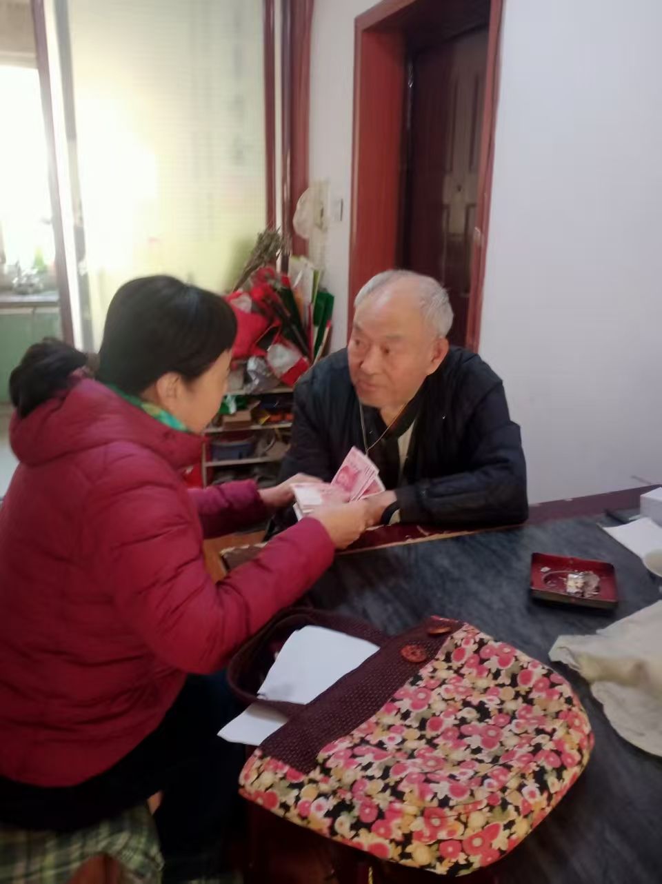 说明: C:\Users\dell\Desktop\2026春节慰问\离退休党总支8各支部37人\照片、报道\8-2.jpg