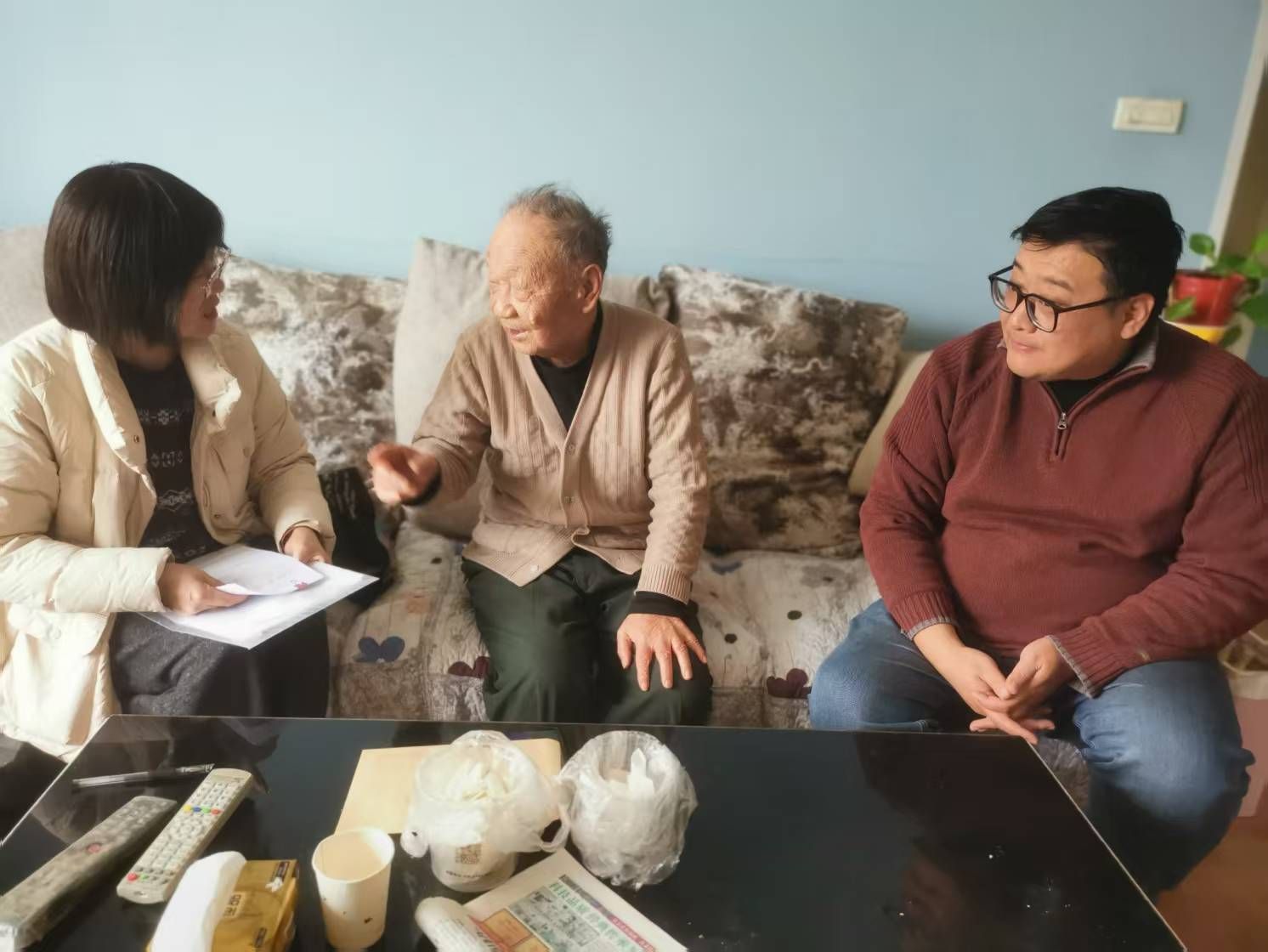 说明: C:\Users\dell\Desktop\2026春节慰问\离退休党总支8各支部37人\照片、报道\111.jpg